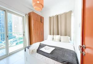 Fotografie z fotogalerie ubytování Beautiful Marina Views One Bedroom Apartment with two balconies v Dubaji