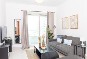 Fotografie z fotogalerie ubytování Beautiful Marina Views One Bedroom Apartment with two balconies v Dubaji