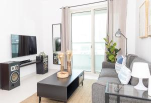 Fotografie z fotogalerie ubytování Beautiful Marina Views One Bedroom Apartment with two balconies v Dubaji