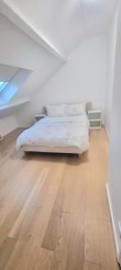 Ένα ή περισσότερα κρεβάτια σε δωμάτιο στο Appartement pré de Paris