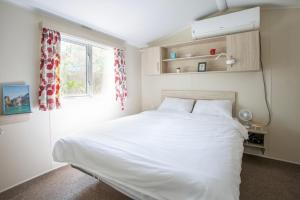 a bedroom with a white bed and a window at Yangyang Hajo Stay in Yangyang