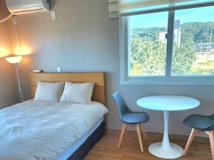 Ένα ή περισσότερα κρεβάτια σε δωμάτιο στο Yangyang Happy House Pension
