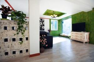 TV a/nebo společenská místnost v ubytování Jeongseon Villa