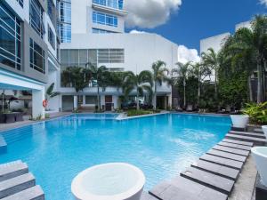 Bazén v ubytování Greenleaf Hotel Gensan nebo v jeho okolí