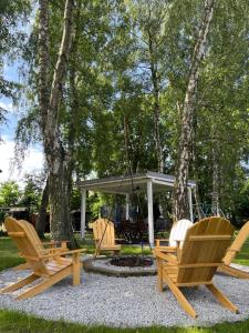 a group of chairs and a gazebo at Apartamenty & SPA Villa 28 in Pobierowo