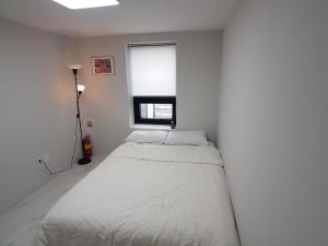 Postel nebo postele na pokoji v ubytování Guideok 1084 + 4 fotografie