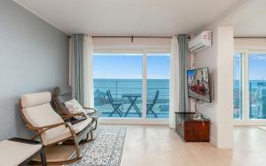 a living room with a view of the ocean at Yeongdeok Samsari Morning Pension in Yeongdeok