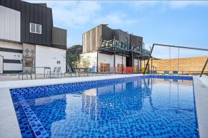 Bazén v ubytování Gyeongju Edis Poolvilla nebo v jeho okolí