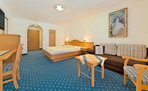 Łóżko lub łóżka w pokoju w obiekcie Landhotel Kirchenwirt