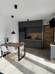 Kuchyňa alebo kuchynka v ubytovaní CISZA Bungalows Village / Blisko Natury