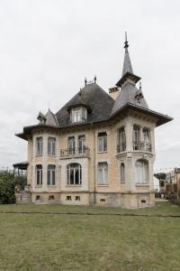 an old house with a tower on top of it at La Villa Santina in Rethel
