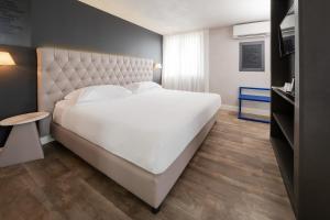 Postel nebo postele na pokoji v ubytování Hotel Al Campanile - Luxury Suites & Apartments