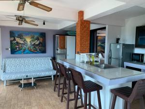 Kuchyň nebo kuchyňský kout v ubytování Penthouse Crystal Bay Apartments