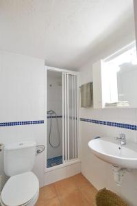 Koupelna v ubytování Horta V - Dúplex Cadaquès + 6 fotografií