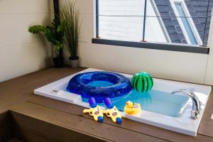 a bathroom with a toy tub in a sink at Resort Villa ILILANI in Inbu