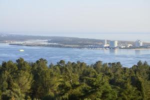 a view of the allegheny river from a bluff at Ha Mar ao Luar in Setúbal