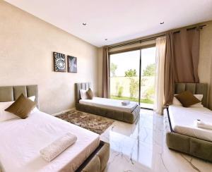 Postel nebo postele na pokoji v ubytování Villa Iris ,Moderne & Élégant avec Piscine &Jardin + 69 fotografií