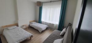 Ένα ή περισσότερα κρεβάτια σε δωμάτιο στο LFA - 169 - La maison du coin