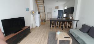 Μια τηλεόραση ή/και κέντρο ψυχαγωγίας στο LFA - 169 - La maison du coin