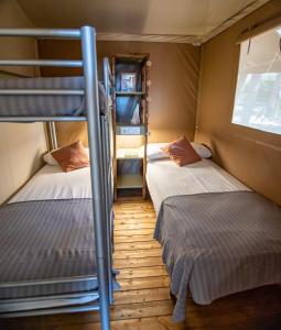 Posteľ alebo postele v izbe v ubytovaní Camping & Resort La Torre del Sol
