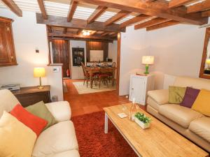 Χώρος καθιστικού στο Courtyard Cottage