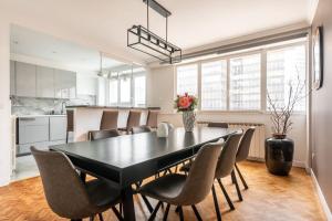 Spacieux et confortable avec vue Tour Eiffel的厨房或小厨房
