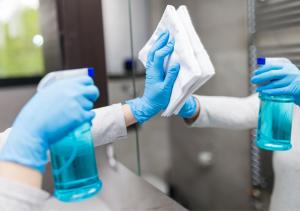 a person wearing blue gloves holding up a wipe at Hotel Regina - Bed & Breakfast Köln in Cologne