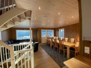 a dining room with a table and a couch at Hafjell Grenda lejligheder og hytter in Hafjell