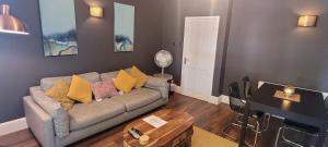 a living room with a couch and a table at *Leamington Apartments* - Avenue Road - 1 bedroom apartment in Leamington Spa