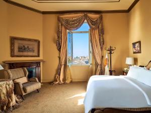 A bed or beds in a room at Sofitel Winter Palace Luxor