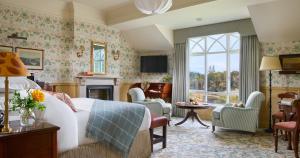 TV a/nebo společenská místnost v ubytování Ballynahinch Castle Hotel