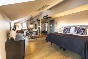 O zonă de relaxare la The Folks Hotel Konepaja +68 fotografii