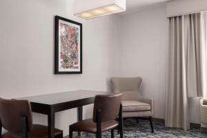 Homewood Suites by Hilton Boston Cambridge-Arlington, MA的休息区