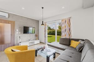 TV a/nebo společenská místnost v ubytování Holiday House Brig