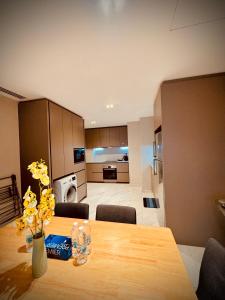 Kuchyň nebo kuchyňský kout v ubytování Eaton Service Apartment at KLCC