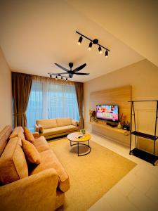 TV a/nebo společenská místnost v ubytování Eaton Service Apartment at KLCC