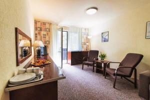 Cucina o angolo cottura di OW Inter Piast Kalbornia - z własną plażą z kąpieliskiem i przystanią