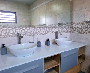 Ένα μπάνιο στο Appartement Pamplemousses