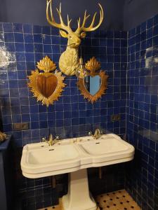 A bathroom at Sint Andries Suites