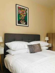 Katil atau katil-katil dalam bilik di The Old Stables - Pet-Friendly Stay Near Ruthin Castle with Parking