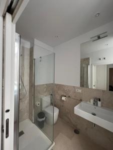 Ένα μπάνιο στο Private rooms in Magdalena Street