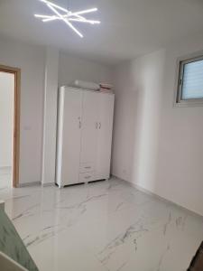 Fotografija v galeriji nastanitve Appartement avec piscine vue sur mer v mestu Raʼs al Jabal