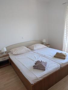 Ένα ή περισσότερα κρεβάτια σε δωμάτιο στο Villa Tatjana, Rab