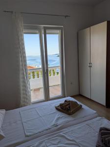 Ένα ή περισσότερα κρεβάτια σε δωμάτιο στο Villa Tatjana, Rab