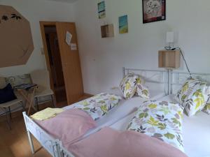 Postel nebo postele na pokoji v ubytování Pension Nachtviole