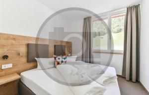 A bed or beds in a room at Hochwertige Ferienwohnung