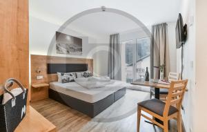 A bed or beds in a room at Hochmoderne Ferienwohnung