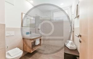 A bathroom at Hochmoderne Ferienwohnung