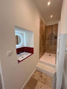 Koupelna v ubytování Une Nuit en Provence Appartement Authentique