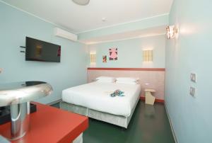 Postel nebo postele na pokoji v ubytování Moderno Hotel Roma + 37 fotografií